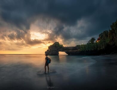 Tanah Lot – Sentuhan Spiritual di Tengah Ombak, Keindahan yang Abadi